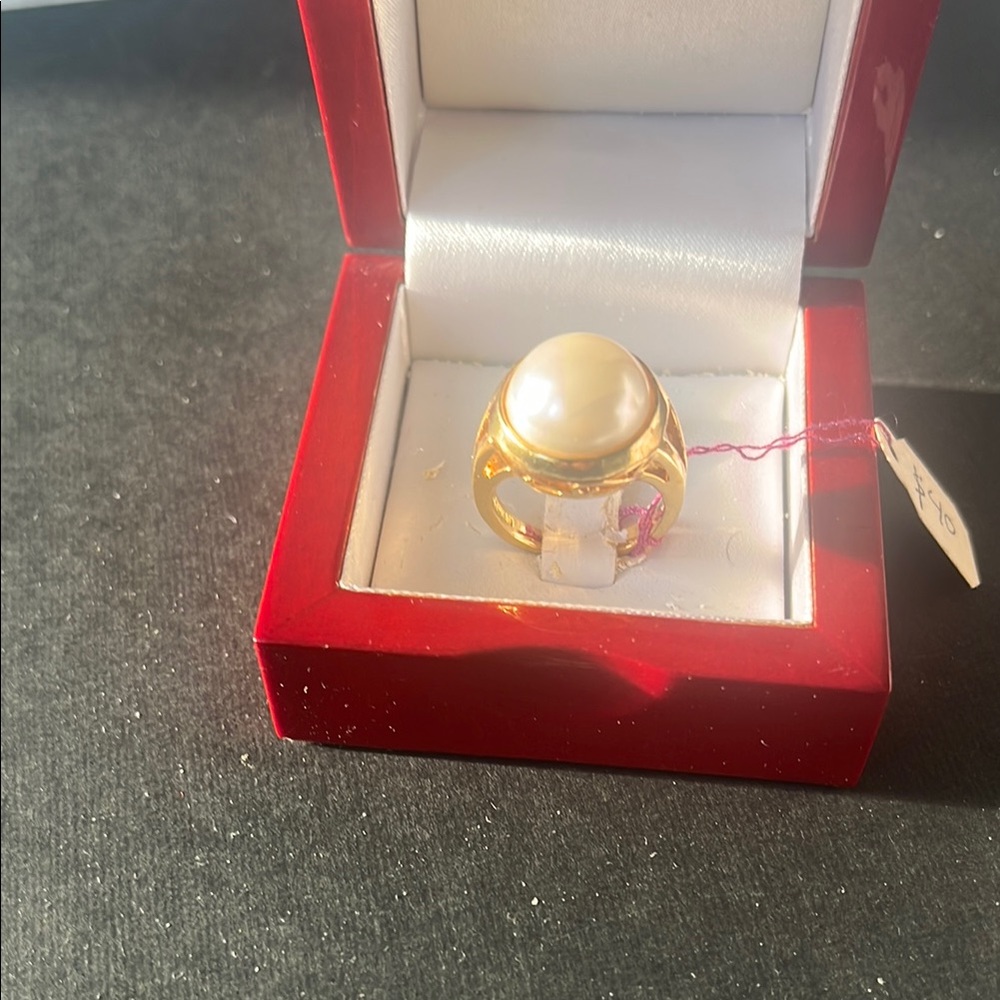 Elegant Gold Pearl Ring